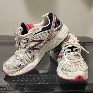 New Balance White and Pink Sneakers